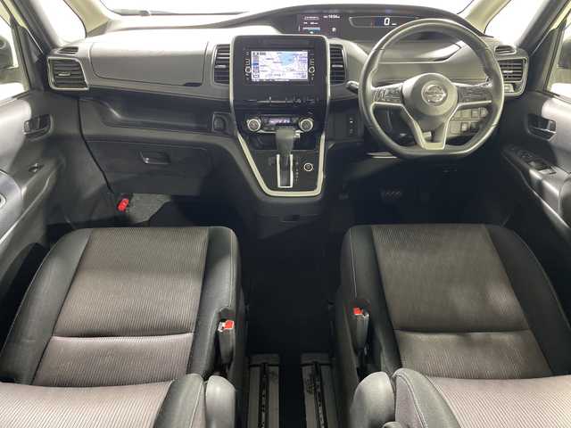 日産 セレナ ハイウェイスター Vセレクション 神奈川県 2017(平29)年 6.8万km ブリリアントホワイトパール 純正7型SDナビゲーション【MM318D-L】/・BT/フルセグTV/CD/DVD/SD/AM/FM/USB/AUX/アラウンドビューモニター/インテリジェントパーキングアシスト/エマージェンシーブレーキ/標識認識/踏み間違い衝突防止アシスト/ふらつき防止/両側電動スライドドア/ビルトインETC/ヒーター付きドアミラー/アイドリングストップ機能/前後クリアランスソナー/革巻きステアリング/ステアリングスイッチ/Autoライト/クルーズコントロール/インテリジェントキー/プッシュスタートボタン/スペアキー/電動格納ミラー/ウィンカーミラー/LEDヘッドライト/純正フロアマット/純正ドアバイザー/純正アルミホイール