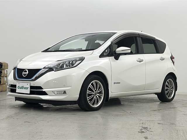 日産 ノート e－パワー X 宮城県 2017(平29)年 8.9万km ブリリアントホワイトパール 禁煙車/エマージェンシーブレーキ/デジタルインナーミラー/車線逸脱防止支援システム/アラウンドビューモニター/純正7型ナビ/・BT.CD.DVD.SD/・フルセグTV/ETC/LEDヘッドライト/LEDフォグライト/プッシュスタート/スマートキー/社外エンジンスターター/アイドリングストップ/横滑り防止/純正フロアマット/純正ドアバイザー/社外16インチAW/冬タイヤ積込み/【社外AW（185/65/15）】/レーダー探知機