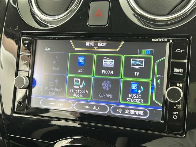 日産 ノート e－パワー X 宮城県 2017(平29)年 8.9万km ブリリアントホワイトパール 禁煙車/エマージェンシーブレーキ/デジタルインナーミラー/車線逸脱防止支援システム/アラウンドビューモニター/純正7型ナビ/・BT.CD.DVD.SD/・フルセグTV/ETC/LEDヘッドライト/LEDフォグライト/プッシュスタート/スマートキー/社外エンジンスターター/アイドリングストップ/横滑り防止/純正フロアマット/純正ドアバイザー/社外16インチAW/冬タイヤ積込み/【社外AW（185/65/15）】/レーダー探知機