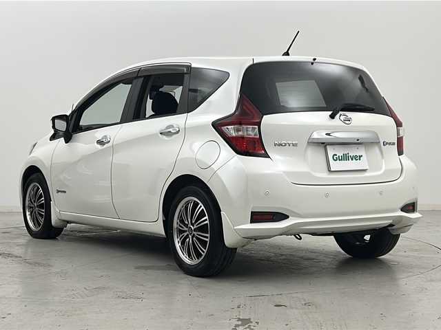 日産 ノート e－パワー X 宮城県 2017(平29)年 8.9万km ブリリアントホワイトパール 禁煙車/エマージェンシーブレーキ/デジタルインナーミラー/車線逸脱防止支援システム/アラウンドビューモニター/純正7型ナビ/・BT.CD.DVD.SD/・フルセグTV/ETC/LEDヘッドライト/LEDフォグライト/プッシュスタート/スマートキー/社外エンジンスターター/アイドリングストップ/横滑り防止/純正フロアマット/純正ドアバイザー/社外16インチAW/冬タイヤ積込み/【社外AW（185/65/15）】/レーダー探知機