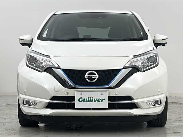日産 ノート e－パワー X 宮城県 2017(平29)年 8.9万km ブリリアントホワイトパール 禁煙車/エマージェンシーブレーキ/デジタルインナーミラー/車線逸脱防止支援システム/アラウンドビューモニター/純正7型ナビ/・BT.CD.DVD.SD/・フルセグTV/ETC/LEDヘッドライト/LEDフォグライト/プッシュスタート/スマートキー/社外エンジンスターター/アイドリングストップ/横滑り防止/純正フロアマット/純正ドアバイザー/社外16インチAW/冬タイヤ積込み/【社外AW（185/65/15）】/レーダー探知機
