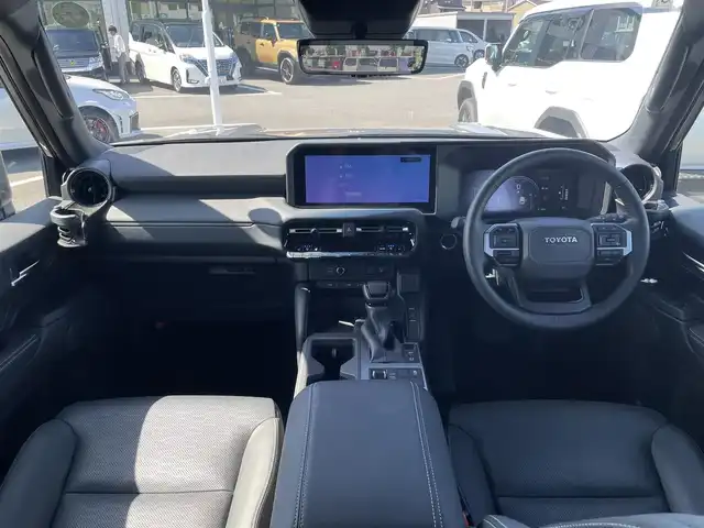 トヨタ ランドクルーザー ２５０ VX 群馬県 2024(令6)年 0.5万km アバンギャルドブロンズメタリック ワンオーナー/サンルーフ/パワーバックドア/デジタルインナーミラー/純正12.3インチディスプレイオーディオ　/(AM/FM/BT/TV/USB)/全方位カメラ/トヨタセーフティーセンス/レーンディパーチャーアラート/プリクラッシュセーフティー/ブラインドスポットモニター/クリアランスソナー/プロアクティブドライビングアシスト/リヤクロストラフィックアラート/レーダークルーズコントロール/後方車両接近告知/安心降車アシスト/リヤカメラディテクション/周辺車両接近時サポート/ロードサインアシスト/AUTOライト/AUTOハイビーム/ビルトインETC2.0/前後ドライブレコーダー/前席シートヒーター/エアシート/ステアリングヒーター/ステアリングリモコン/純正フロアマット/保証書/取扱説明書/記録簿/スペアキー1
