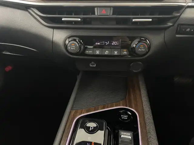日産 オーラ G 新潟県 2022(令4)年 1.1万km バーガンディー 登録時距離/　１０４７３km/純正メモリーナビ/フルセグ＆ＤＶＤ＆ＢＴ/アラウンドビューモニター/スマートキー/スペアキー/ＬＥＤ/左右バニティミラー/ドライブレコーダー/革巻ステアリング/左右バニティミラー/取説