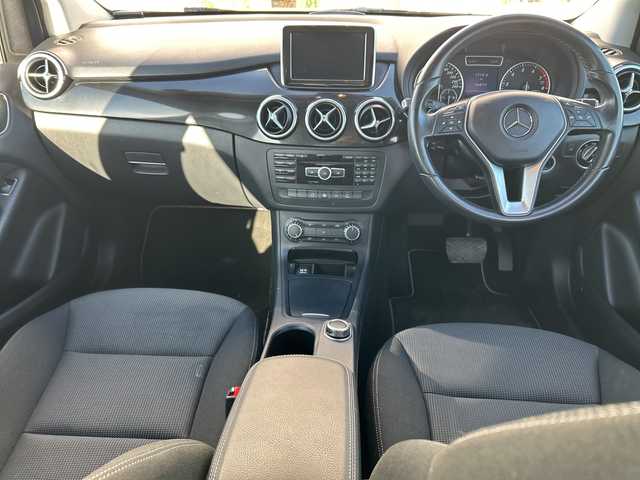 メルセデス・ベンツ Ｂ１８０ 千葉県 2014(平26)年 3.7万km 白 メーカーナビ　バックカメラ　クルーズコントロール　ドラレコ　ＵＳＢ　パドルシフト　フルセグTV　ステアリングスイッチ　パークトロニック　オートライト　HID　１６インチAW　キーレス