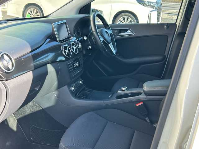 メルセデス・ベンツ Ｂ１８０ 千葉県 2014(平26)年 3.7万km 白 メーカーナビ　バックカメラ　クルーズコントロール　ドラレコ　ＵＳＢ　パドルシフト　フルセグTV　ステアリングスイッチ　パークトロニック　オートライト　HID　１６インチAW　キーレス