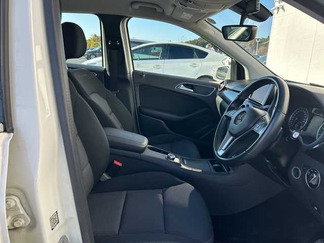 メルセデス・ベンツ Ｂ１８０ 千葉県 2014(平26)年 3.7万km 白 メーカーナビ　バックカメラ　クルーズコントロール　ドラレコ　ＵＳＢ　パドルシフト　フルセグTV　ステアリングスイッチ　パークトロニック　オートライト　HID　１６インチAW　キーレス