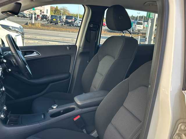 メルセデス・ベンツ Ｂ１８０ 千葉県 2014(平26)年 3.7万km 白 メーカーナビ　バックカメラ　クルーズコントロール　ドラレコ　ＵＳＢ　パドルシフト　フルセグTV　ステアリングスイッチ　パークトロニック　オートライト　HID　１６インチAW　キーレス