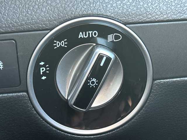 メルセデス・ベンツ Ｂ１８０ 千葉県 2014(平26)年 3.7万km 白 メーカーナビ　バックカメラ　クルーズコントロール　ドラレコ　ＵＳＢ　パドルシフト　フルセグTV　ステアリングスイッチ　パークトロニック　オートライト　HID　１６インチAW　キーレス