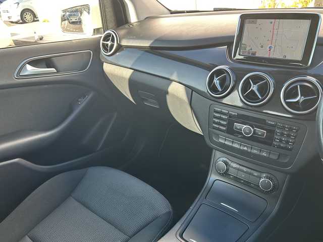 メルセデス・ベンツ Ｂ１８０ 千葉県 2014(平26)年 3.7万km 白 メーカーナビ　バックカメラ　クルーズコントロール　ドラレコ　ＵＳＢ　パドルシフト　フルセグTV　ステアリングスイッチ　パークトロニック　オートライト　HID　１６インチAW　キーレス