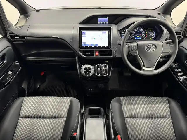 トヨタ ヴォクシー ハイブリッド ZS 三重県 2019(令1)年 3.1万km ブラック ハイブリッド/FF/インパネCVT/純正 9インチナビ NSZT-Y68T/（AM/FM/CD/DVD/TV/SD/SDREC/Bluetooth）/純正 12.1インチ 後席フリップダウンモニター V12T-R68C/バックガイドモニター/モデリスタカスタムパーツ/・エアロキット（F/S/R/Rアンダー）/・スポーツマフラー/・シグネチャーイルミブレード/両側パワースライドドア/ドライブレコーダー 前後/ビルトイン ETC2.0/Toyota Safety Sense/・プリクラッシュセーフティ［PCS］/・レーンディパーチャーアラート［LDA］/・オートハイビーム［AHB］/・インテリジェントクリアランスソナー（パーキングサポートブレーキ［PKSB］（静止物））/装備/・快適温熱シート（D/N）/・クルーズコントロール/・左右独立オートエアコン＋後席クーラー/・オートライト/・LED ヘッドランプ＋フロントフォグランプ/・ステアリングスイッチ/・純正16inAW/・保/取/ナビ取/・スマートキーx2