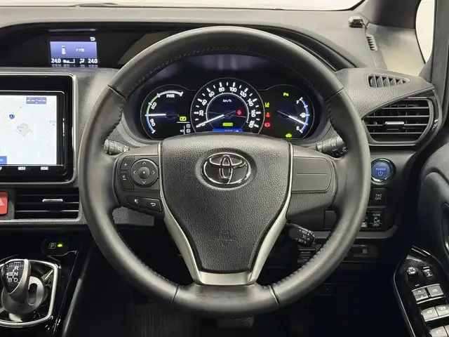 トヨタ ヴォクシー ハイブリッド ZS 三重県 2019(令1)年 3.1万km ブラック ハイブリッド/FF/インパネCVT/純正 9インチナビ NSZT-Y68T/（AM/FM/CD/DVD/TV/SD/SDREC/Bluetooth）/純正 12.1インチ 後席フリップダウンモニター V12T-R68C/バックガイドモニター/モデリスタカスタムパーツ/・エアロキット（F/S/R/Rアンダー）/・スポーツマフラー/・シグネチャーイルミブレード/両側パワースライドドア/ドライブレコーダー 前後/ビルトイン ETC2.0/Toyota Safety Sense/・プリクラッシュセーフティ［PCS］/・レーンディパーチャーアラート［LDA］/・オートハイビーム［AHB］/・インテリジェントクリアランスソナー（パーキングサポートブレーキ［PKSB］（静止物））/装備/・快適温熱シート（D/N）/・クルーズコントロール/・左右独立オートエアコン＋後席クーラー/・オートライト/・LED ヘッドランプ＋フロントフォグランプ/・ステアリングスイッチ/・純正16inAW/・保/取/ナビ取/・スマートキーx2