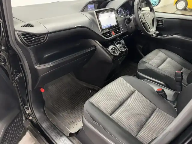 トヨタ ヴォクシー ハイブリッド ZS 三重県 2019(令1)年 3.1万km ブラック ハイブリッド/FF/インパネCVT/純正 9インチナビ NSZT-Y68T/（AM/FM/CD/DVD/TV/SD/SDREC/Bluetooth）/純正 12.1インチ 後席フリップダウンモニター V12T-R68C/バックガイドモニター/モデリスタカスタムパーツ/・エアロキット（F/S/R/Rアンダー）/・スポーツマフラー/・シグネチャーイルミブレード/両側パワースライドドア/ドライブレコーダー 前後/ビルトイン ETC2.0/Toyota Safety Sense/・プリクラッシュセーフティ［PCS］/・レーンディパーチャーアラート［LDA］/・オートハイビーム［AHB］/・インテリジェントクリアランスソナー（パーキングサポートブレーキ［PKSB］（静止物））/装備/・快適温熱シート（D/N）/・クルーズコントロール/・左右独立オートエアコン＋後席クーラー/・オートライト/・LED ヘッドランプ＋フロントフォグランプ/・ステアリングスイッチ/・純正16inAW/・保/取/ナビ取/・スマートキーx2