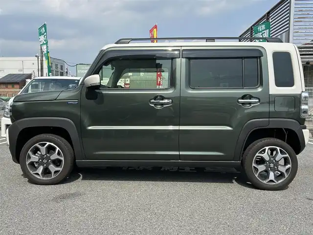 スズキ ハスラー Jスタイル Ⅱ ターボ 奈良県 2023(令5)年 0.6万km クールカーキパールメタリック/ソフトベージュメタリック ワンオーナー/純正7インチナビ/(フルセグTV/CD/DVD/BT/SD)/バックカメラ/デュアルカメラブレーキサポート/衝突軽減防止/レーンキープアシスト/リアパーキングセンサー/ふらつき防止/ドライブレコーダー前後/ビルトインETC/シートヒーター(D＋N席)/アクティブクルーズコントロール/オートエアコン(ナノイーX)/革巻きステアリング/ステアリングスイッチ/パドルシフト/オートライト/ハイビームアシスト/アイドリングストップ/ドライブセレクト/ルーフレール/プッシュスタート＆スマートキ/ウインカー付き電動格納ミラー/LEDヘッドライト/フォグランプ/ドアバイザー/フロアマット/純正15インチAW