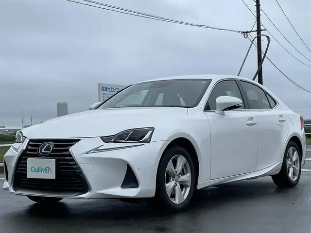 レクサス ＩＳ 300h 佐賀県 2016(平28)年 7.9万km ソニッククォーツ ワンオーナー/純正SDナビ/・CD/DVD/USB/SD/Bluetooth/・フルセグTV/バックカメラ/ハーフレザーシート（ベージュ）/レーダークルーズコントロール/DN席シートヒーター/DN席パワーシート/革巻きステアリング/パドルシフト/ステアリングスイッチ/LEDヘッドライト/オートハイビーム/スマートキー/純正ビルトインETC2.0/純正フロアマット/新車保証書/PCS（衝突軽減システム）/LDA（車線逸脱警告システム）