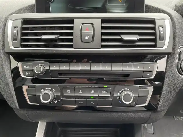 ＢＭＷ １１８ｄ Mスポーツ 愛知県 2018(平30)年 5.8万km 黒 純正ナビ/（CD/DVD/BT/USB/AUX/AM/FM）/バックカメラ/クルーズコントロール/レーンアシスト/ドライブレコーダー/ETC/インテリジェントセーフティ/ウインカーミラー/LEDヘッドライト/フロアマット
