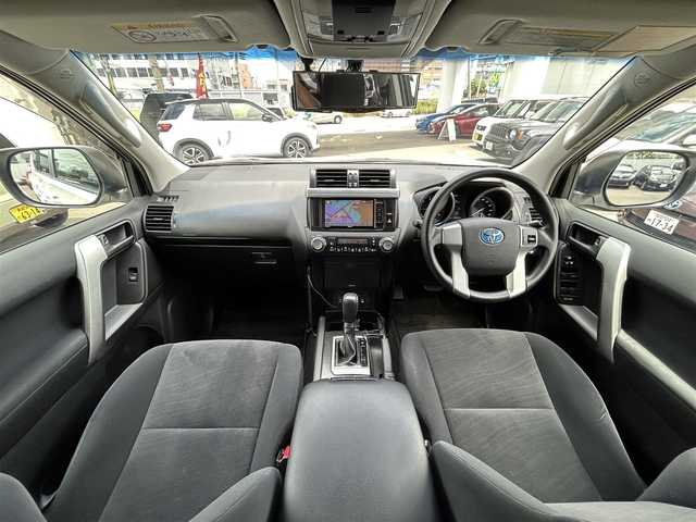 トヨタ ランドクルーザー プラド TX 福岡県 2015(平27)年 4.6万km ホワイトパールクリスタルシャイン ALPINEナビ（Bluetooth・フルセグTV）/ECLIPSE後席用モニター/リフトアップ/ドライブレコーダー（前後）/MKWアルミホイール/ルーフレール/ダウンヒルアシストコントロール/エアバッグ（運転席・助手席・サイド）/カーテンエアバッグ/ETC/スペアタイヤ/電格ミラー/純正フロアマット/布系シート/横滑り防止装置/パワーステアリング/パワーウィンドウ/スマートキー/バックカメラ/ABS/プッシュスタート/保証書/取扱説明書