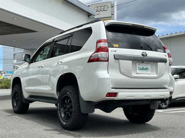 トヨタ ランドクルーザー プラド TX 福岡県 2015(平27)年 4.6万km ホワイトパールクリスタルシャイン ALPINEナビ（Bluetooth・フルセグTV）/ECLIPSE後席用モニター/リフトアップ/ドライブレコーダー（前後）/MKWアルミホイール/ルーフレール/ダウンヒルアシストコントロール/エアバッグ（運転席・助手席・サイド）/カーテンエアバッグ/ETC/スペアタイヤ/電格ミラー/純正フロアマット/布系シート/横滑り防止装置/パワーステアリング/パワーウィンドウ/スマートキー/バックカメラ/ABS/プッシュスタート/保証書/取扱説明書