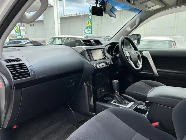 トヨタ ランドクルーザー プラド TX 福岡県 2015(平27)年 4.6万km ホワイトパールクリスタルシャイン ALPINEナビ（Bluetooth・フルセグTV）/ECLIPSE後席用モニター/リフトアップ/ドライブレコーダー（前後）/MKWアルミホイール/ルーフレール/ダウンヒルアシストコントロール/エアバッグ（運転席・助手席・サイド）/カーテンエアバッグ/ETC/スペアタイヤ/電格ミラー/純正フロアマット/布系シート/横滑り防止装置/パワーステアリング/パワーウィンドウ/スマートキー/バックカメラ/ABS/プッシュスタート/保証書/取扱説明書