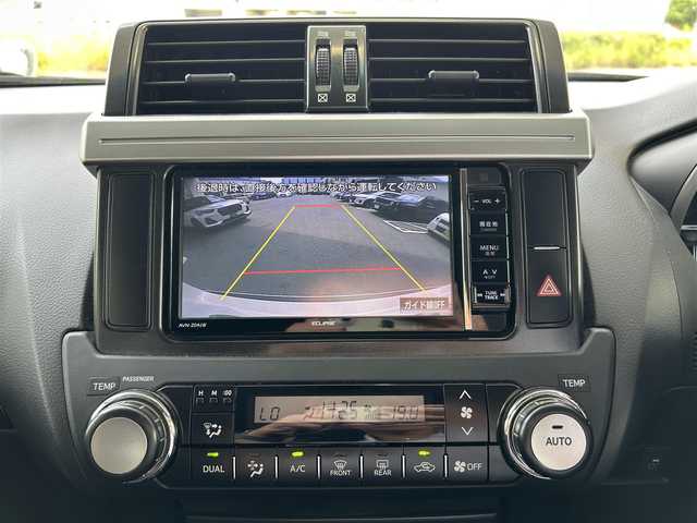 トヨタ ランドクルーザー プラド TX 福岡県 2015(平27)年 4.6万km ホワイトパールクリスタルシャイン ALPINEナビ（Bluetooth・フルセグTV）/ECLIPSE後席用モニター/リフトアップ/ドライブレコーダー（前後）/MKWアルミホイール/ルーフレール/ダウンヒルアシストコントロール/エアバッグ（運転席・助手席・サイド）/カーテンエアバッグ/ETC/スペアタイヤ/電格ミラー/純正フロアマット/布系シート/横滑り防止装置/パワーステアリング/パワーウィンドウ/スマートキー/バックカメラ/ABS/プッシュスタート/保証書/取扱説明書