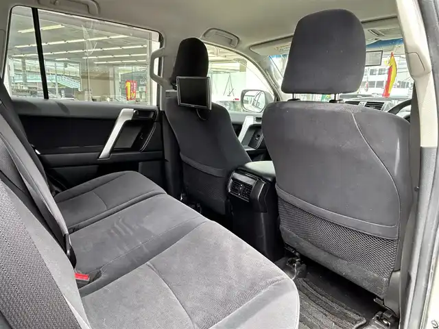 トヨタ ランドクルーザー プラド TX 福岡県 2015(平27)年 4.6万km ホワイトパールクリスタルシャイン ALPINEナビ（Bluetooth・フルセグTV）/ECLIPSE後席用モニター/リフトアップ/ドライブレコーダー（前後）/MKWアルミホイール/ルーフレール/ダウンヒルアシストコントロール/エアバッグ（運転席・助手席・サイド）/カーテンエアバッグ/ETC/スペアタイヤ/電格ミラー/純正フロアマット/布系シート/横滑り防止装置/パワーステアリング/パワーウィンドウ/スマートキー/バックカメラ/ABS/プッシュスタート/保証書/取扱説明書