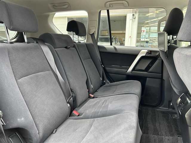 トヨタ ランドクルーザー プラド TX 福岡県 2015(平27)年 4.6万km ホワイトパールクリスタルシャイン ALPINEナビ（Bluetooth・フルセグTV）/ECLIPSE後席用モニター/リフトアップ/ドライブレコーダー（前後）/MKWアルミホイール/ルーフレール/ダウンヒルアシストコントロール/エアバッグ（運転席・助手席・サイド）/カーテンエアバッグ/ETC/スペアタイヤ/電格ミラー/純正フロアマット/布系シート/横滑り防止装置/パワーステアリング/パワーウィンドウ/スマートキー/バックカメラ/ABS/プッシュスタート/保証書/取扱説明書