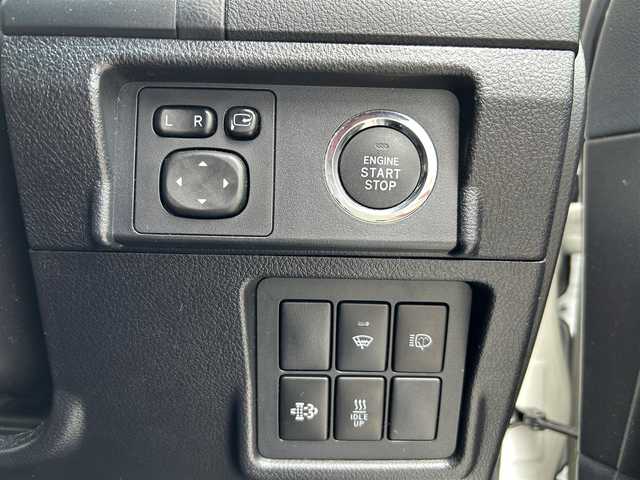 トヨタ ランドクルーザー プラド TX 福岡県 2015(平27)年 4.6万km ホワイトパールクリスタルシャイン ALPINEナビ（Bluetooth・フルセグTV）/ECLIPSE後席用モニター/リフトアップ/ドライブレコーダー（前後）/MKWアルミホイール/ルーフレール/ダウンヒルアシストコントロール/エアバッグ（運転席・助手席・サイド）/カーテンエアバッグ/ETC/スペアタイヤ/電格ミラー/純正フロアマット/布系シート/横滑り防止装置/パワーステアリング/パワーウィンドウ/スマートキー/バックカメラ/ABS/プッシュスタート/保証書/取扱説明書