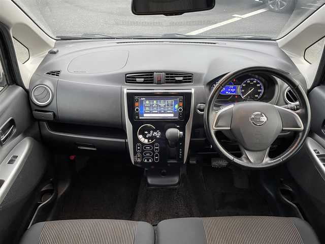 日産 デイズ ハイウェイスターX 福岡県 2013(平25)年 10.2万km プレミアムパープルP (株)IDOMが運営する【じしゃロン八幡西店】の自社ローン専用車両になります。こちらは現金またはオートローンご利用時の価格です。自社ローンご希望の方は別途その旨お申付け下さい/取扱説明書/ナビ取扱説明書/純正SDナビ（MC313D-W）/・ワンセグTV/・Bluetooth/・CD/DVD再生/・AM/FM/バックカメラ/ETC/前方ドライブレコーダー/ベンチシート/純正フロアマット/純正14インチアルミホール/スマートキー/スペアキー