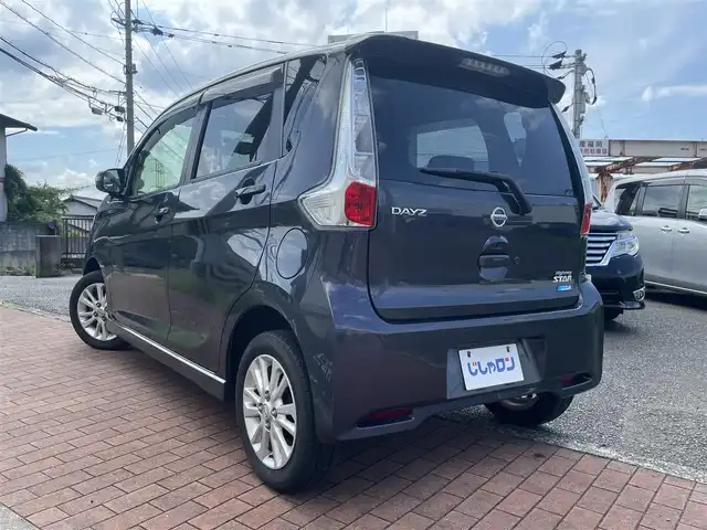 日産 デイズ ハイウェイスターX 福岡県 2013(平25)年 10.2万km プレミアムパープルP (株)IDOMが運営する【じしゃロン八幡西店】の自社ローン専用車両になります。こちらは現金またはオートローンご利用時の価格です。自社ローンご希望の方は別途その旨お申付け下さい/取扱説明書/ナビ取扱説明書/純正SDナビ（MC313D-W）/・ワンセグTV/・Bluetooth/・CD/DVD再生/・AM/FM/バックカメラ/ETC/前方ドライブレコーダー/ベンチシート/純正フロアマット/純正14インチアルミホール/スマートキー/スペアキー