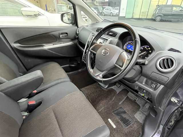 日産 デイズ ハイウェイスターX 福岡県 2013(平25)年 10.2万km プレミアムパープルP (株)IDOMが運営する【じしゃロン八幡西店】の自社ローン専用車両になります。こちらは現金またはオートローンご利用時の価格です。自社ローンご希望の方は別途その旨お申付け下さい/取扱説明書/ナビ取扱説明書/純正SDナビ（MC313D-W）/・ワンセグTV/・Bluetooth/・CD/DVD再生/・AM/FM/バックカメラ/ETC/前方ドライブレコーダー/ベンチシート/純正フロアマット/純正14インチアルミホール/スマートキー/スペアキー