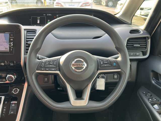 日産 セレナ X Vセレクション 岐阜県 2018(平30)年 8.9万km ブリリアントホワイトパール 登録時走行距離88433km/純正SDナビ/フルセグTV/全方位カメラ/両側パワースライドドア/後席フリップダウンモニター/ドライブレコーダー/純正フロアマット/社外アルミホイール/ETC/Blue tooth/ドアバイザー/プッシュスタート/スマートキー/クルーズコントロール/ABS/横滑り防止装置/コーナーセンサー/オートライト/キセノンヘッドライト/フォグランプ/衝突被害軽減システム