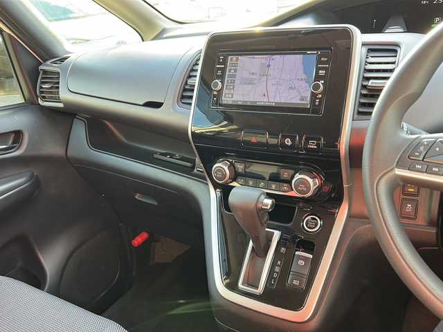 日産 セレナ X Vセレクション 岐阜県 2018(平30)年 8.9万km ブリリアントホワイトパール 登録時走行距離88433km/純正SDナビ/フルセグTV/全方位カメラ/両側パワースライドドア/後席フリップダウンモニター/ドライブレコーダー/純正フロアマット/社外アルミホイール/ETC/Blue tooth/ドアバイザー/プッシュスタート/スマートキー/クルーズコントロール/ABS/横滑り防止装置/コーナーセンサー/オートライト/キセノンヘッドライト/フォグランプ/衝突被害軽減システム