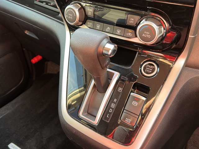 日産 セレナ X Vセレクション 岐阜県 2018(平30)年 8.9万km ブリリアントホワイトパール 登録時走行距離88433km/純正SDナビ/フルセグTV/全方位カメラ/両側パワースライドドア/後席フリップダウンモニター/ドライブレコーダー/純正フロアマット/社外アルミホイール/ETC/Blue tooth/ドアバイザー/プッシュスタート/スマートキー/クルーズコントロール/ABS/横滑り防止装置/コーナーセンサー/オートライト/キセノンヘッドライト/フォグランプ/衝突被害軽減システム