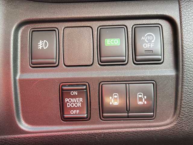 日産 セレナ X Vセレクション 岐阜県 2018(平30)年 8.9万km ブリリアントホワイトパール 登録時走行距離88433km/純正SDナビ/フルセグTV/全方位カメラ/両側パワースライドドア/後席フリップダウンモニター/ドライブレコーダー/純正フロアマット/社外アルミホイール/ETC/Blue tooth/ドアバイザー/プッシュスタート/スマートキー/クルーズコントロール/ABS/横滑り防止装置/コーナーセンサー/オートライト/キセノンヘッドライト/フォグランプ/衝突被害軽減システム