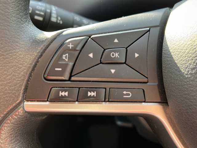 日産 セレナ X Vセレクション 岐阜県 2018(平30)年 8.9万km ブリリアントホワイトパール 登録時走行距離88433km/純正SDナビ/フルセグTV/全方位カメラ/両側パワースライドドア/後席フリップダウンモニター/ドライブレコーダー/純正フロアマット/社外アルミホイール/ETC/Blue tooth/ドアバイザー/プッシュスタート/スマートキー/クルーズコントロール/ABS/横滑り防止装置/コーナーセンサー/オートライト/キセノンヘッドライト/フォグランプ/衝突被害軽減システム