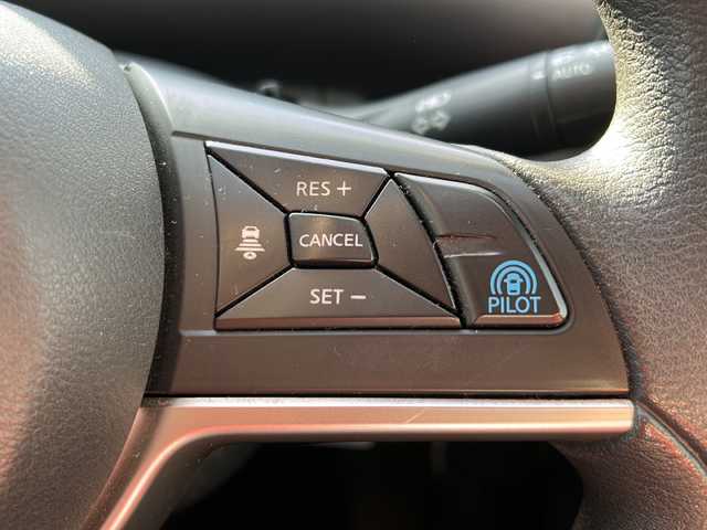 日産 セレナ X Vセレクション 岐阜県 2018(平30)年 8.9万km ブリリアントホワイトパール 登録時走行距離88433km/純正SDナビ/フルセグTV/全方位カメラ/両側パワースライドドア/後席フリップダウンモニター/ドライブレコーダー/純正フロアマット/社外アルミホイール/ETC/Blue tooth/ドアバイザー/プッシュスタート/スマートキー/クルーズコントロール/ABS/横滑り防止装置/コーナーセンサー/オートライト/キセノンヘッドライト/フォグランプ/衝突被害軽減システム