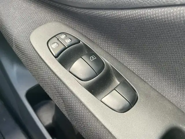 日産 セレナ ハイウェイスター Vセレクション 千葉県 2012(平24)年 10.5万km スーパーブラック 純正７インチナビ/・Bluetooth/・フルセグTV/フリップダウンモニター/追従型クルーズコントロール/ビルトインＥＴＣ/オートライト/カーテンエアバッグ/純正アルミホイール/スマートキー