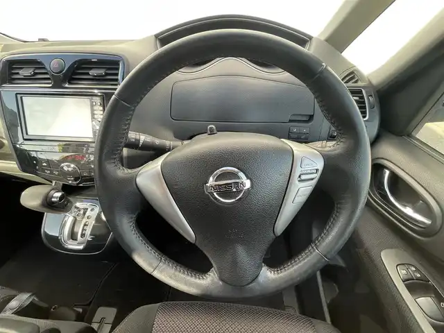 日産 セレナ ハイウェイスター Vセレクション 千葉県 2012(平24)年 10.5万km スーパーブラック 純正７インチナビ/・Bluetooth/・フルセグTV/フリップダウンモニター/追従型クルーズコントロール/ビルトインＥＴＣ/オートライト/カーテンエアバッグ/純正アルミホイール/スマートキー