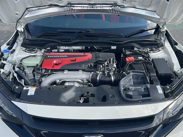 ホンダ シビック タイプR 愛知県 2019(令1)年 1.4万km チャンピオンシップホワイト /禁煙車//シリアルナンバーR-27382//社外ディスプレイオーディオ//Bluetooth・CD/DVD//バックカメラ//ビルトインETC//クルーズコントロール//ドライブモードセレクト//アイドリングストップ//電動パーキング//ブレーキホールド//ドアバイザー//純正２０インチアルミ//LEDオートライト//電動格納ミラーウィンカー//スペアキー//取扱説明書//新車保証書