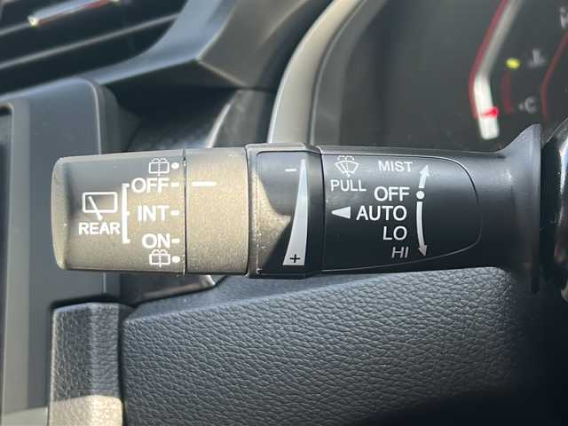 ホンダ シビック タイプR 愛知県 2019(令1)年 1.4万km チャンピオンシップホワイト /禁煙車//シリアルナンバーR-27382//社外ディスプレイオーディオ//Bluetooth・CD/DVD//バックカメラ//ビルトインETC//クルーズコントロール//ドライブモードセレクト//アイドリングストップ//電動パーキング//ブレーキホールド//ドアバイザー//純正２０インチアルミ//LEDオートライト//電動格納ミラーウィンカー//スペアキー//取扱説明書//新車保証書