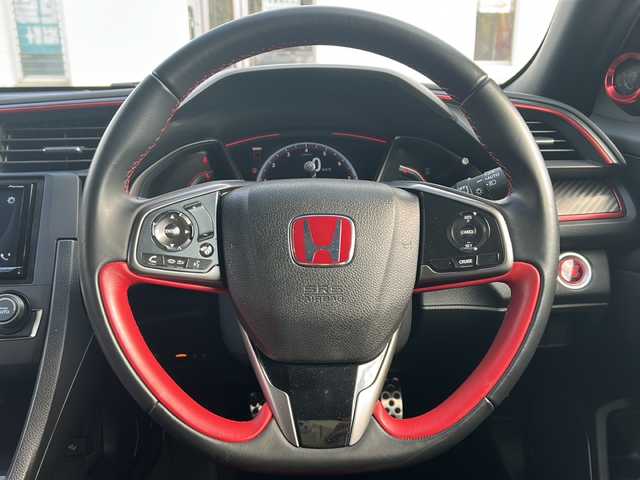 ホンダ シビック タイプR 愛知県 2019(令1)年 1.4万km チャンピオンシップホワイト /禁煙車//シリアルナンバーR-27382//社外ディスプレイオーディオ//Bluetooth・CD/DVD//バックカメラ//ビルトインETC//クルーズコントロール//ドライブモードセレクト//アイドリングストップ//電動パーキング//ブレーキホールド//ドアバイザー//純正２０インチアルミ//LEDオートライト//電動格納ミラーウィンカー//スペアキー//取扱説明書//新車保証書