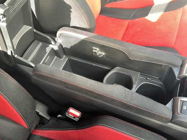 ホンダ シビック タイプR 愛知県 2019(令1)年 1.4万km チャンピオンシップホワイト /禁煙車//シリアルナンバーR-27382//社外ディスプレイオーディオ//Bluetooth・CD/DVD//バックカメラ//ビルトインETC//クルーズコントロール//ドライブモードセレクト//アイドリングストップ//電動パーキング//ブレーキホールド//ドアバイザー//純正２０インチアルミ//LEDオートライト//電動格納ミラーウィンカー//スペアキー//取扱説明書//新車保証書