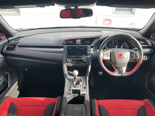 ホンダ シビック タイプR 愛知県 2019(令1)年 1.4万km チャンピオンシップホワイト /禁煙車//シリアルナンバーR-27382//社外ディスプレイオーディオ//Bluetooth・CD/DVD//バックカメラ//ビルトインETC//クルーズコントロール//ドライブモードセレクト//アイドリングストップ//電動パーキング//ブレーキホールド//ドアバイザー//純正２０インチアルミ//LEDオートライト//電動格納ミラーウィンカー//スペアキー×１//取扱説明書//新車保証書