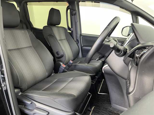 トヨタ ヴォクシー ZS 煌 福岡県 2019(平31)年 8.6万km ブラック 純正9インチナビ(NSZT-Y68T)/AM/FM/CD/DVD/BT/フルセグ/純正12インチフリップダウンモニター/ビルトインETC/バックカメラ/社外前後ドラレコ(CSD-790FHG)/トヨタセーフティセンス/プリクラッシュセーフティ/レーンディパーチャーアラート/オートマチックハイビーム/クルーズコントロール/両側パワースライドドア/ステアリングスイッチ/LEDヘッドライト/スマートキー/プッシュスタート