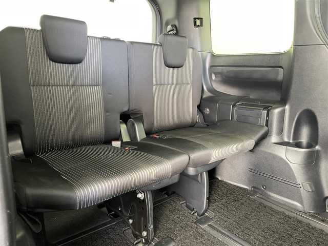 トヨタ ヴォクシー ZS 煌 福岡県 2019(平31)年 8.6万km ブラック 純正9インチナビ(NSZT-Y68T)/AM/FM/CD/DVD/BT/フルセグ/純正12インチフリップダウンモニター/ビルトインETC/バックカメラ/社外前後ドラレコ(CSD-790FHG)/トヨタセーフティセンス/プリクラッシュセーフティ/レーンディパーチャーアラート/オートマチックハイビーム/クルーズコントロール/両側パワースライドドア/ステアリングスイッチ/LEDヘッドライト/スマートキー/プッシュスタート