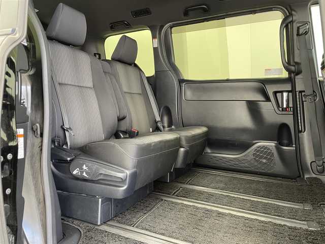トヨタ ヴォクシー ZS 煌 福岡県 2019(平31)年 8.6万km ブラック 純正9インチナビ(NSZT-Y68T)/AM/FM/CD/DVD/BT/フルセグ/純正12インチフリップダウンモニター/ビルトインETC/バックカメラ/社外前後ドラレコ(CSD-790FHG)/トヨタセーフティセンス/プリクラッシュセーフティ/レーンディパーチャーアラート/オートマチックハイビーム/クルーズコントロール/両側パワースライドドア/ステアリングスイッチ/LEDヘッドライト/スマートキー/プッシュスタート