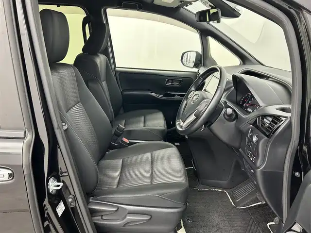 トヨタ ヴォクシー ZS 煌 福岡県 2019(平31)年 8.6万km ブラック 後席モニター　/純正９型ナビ　/ビルトインＥＴＣ　/前後ドラレコ　/クルーズコントロール　/衝突軽減ブレーキ　/レーンキープ　/アイドリングストップ　/両側電動スライドドア　/ＭＴモード付き　/純正１６インチＡＷ　/ＬＥＤ