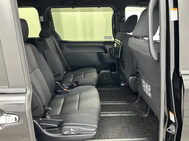 トヨタ ヴォクシー ZS 煌 福岡県 2019(平31)年 8.6万km ブラック 後席モニター　/純正９型ナビ　/ビルトインＥＴＣ　/前後ドラレコ　/クルーズコントロール　/衝突軽減ブレーキ　/レーンキープ　/アイドリングストップ　/両側電動スライドドア　/ＭＴモード付き　/純正１６インチＡＷ　/ＬＥＤ