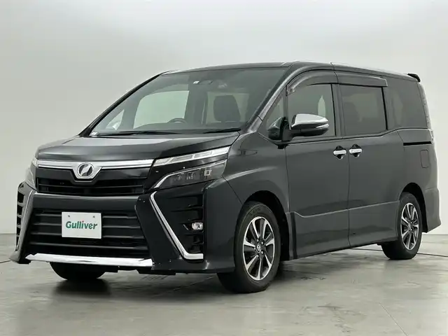 トヨタ ヴォクシー ZS 煌 福岡県 2019(平31)年 8.6万km ブラック 後席モニター　/純正９型ナビ　/ビルトインＥＴＣ　/前後ドラレコ　/クルーズコントロール　/衝突軽減ブレーキ　/レーンキープ　/アイドリングストップ　/両側電動スライドドア　/ＭＴモード付き　/純正１６インチＡＷ　/ＬＥＤ