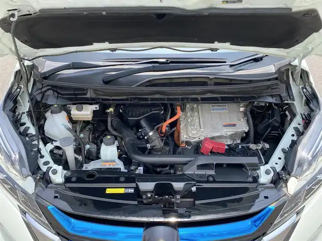 日産 セレナ e－パワー ハイウェイスター V 岐阜県 2018(平30)年 4.4万km ミントホワイトP セーフティパックB（OP）/・プロパイロット/・踏み間違い衝突防止アシスト/・標識検知機能/・インテリジェントパーキングアシスト/・インテリジェントルームミラー/・ふらつき警報/車線逸脱防止支援/・フロント＆バッククリアランスソナー/・電動Pブレーキ/オートブレーキホールド/・ヒーター付ドアミラー/ステアリングスイッチ/・カーテン＆サイドエアバッグ/前席シートヒーター/ステアリングヒーター（OP）/オートデュアルエアコン/リヤヒーターダクト（OP）/KENWOOD製9インチナビ/（フルセグTV/CD/DVD/Bluetooth）/全周囲カメラ/全方位運転支援システム/ハンズフリー両側パワースライドドア/2列目・3列目USB電源ソケット/純正15インチAW/純正フロアマット/ドアバイザー/ETC/スマートキー×2