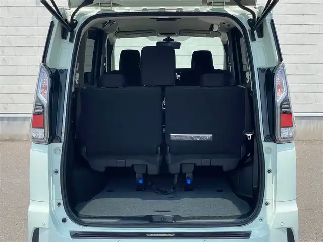 日産 セレナ e－パワー ハイウェイスター V 岐阜県 2018(平30)年 4.4万km ミントホワイトP セーフティパックB（OP）/・プロパイロット/・踏み間違い衝突防止アシスト/・標識検知機能/・インテリジェントパーキングアシスト/・インテリジェントルームミラー/・ふらつき警報/車線逸脱防止支援/・フロント＆バッククリアランスソナー/・電動Pブレーキ/オートブレーキホールド/・ヒーター付ドアミラー/ステアリングスイッチ/・カーテン＆サイドエアバッグ/前席シートヒーター/ステアリングヒーター（OP）/オートデュアルエアコン/リヤヒーターダクト（OP）/KENWOOD製9インチナビ/（フルセグTV/CD/DVD/Bluetooth）/全周囲カメラ/全方位運転支援システム/ハンズフリー両側パワースライドドア/2列目・3列目USB電源ソケット/純正15インチAW/純正フロアマット/ドアバイザー/ETC/スマートキー×2